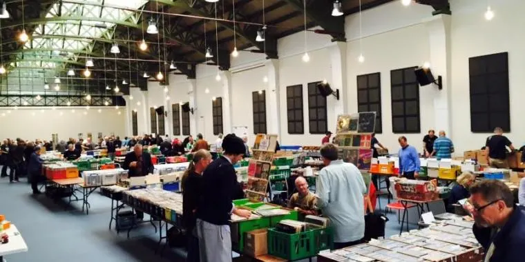 Gør et kup på vinylplader, når plademesse fejrer rund fødselsdag i Nørrebrohallen