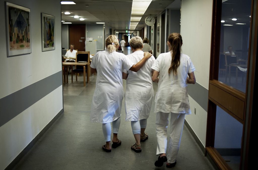 13 sygeplejersker har sagt op i protest: ‘Jeg skulle fortælle patienterne, at de ikke kunne komme i bad’