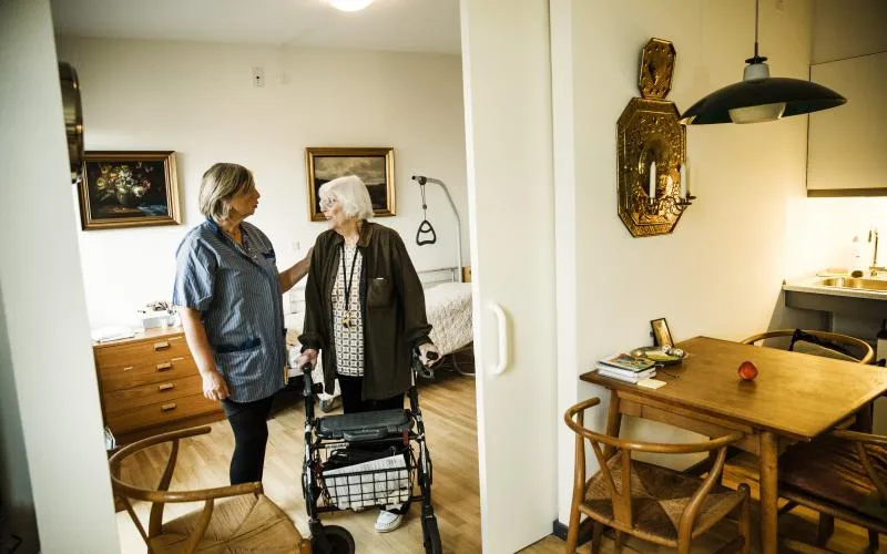 Tøjvask, rengøring og indkøb: Nu kan ældre i København købe ekstra ydelser af hjemmeplejen