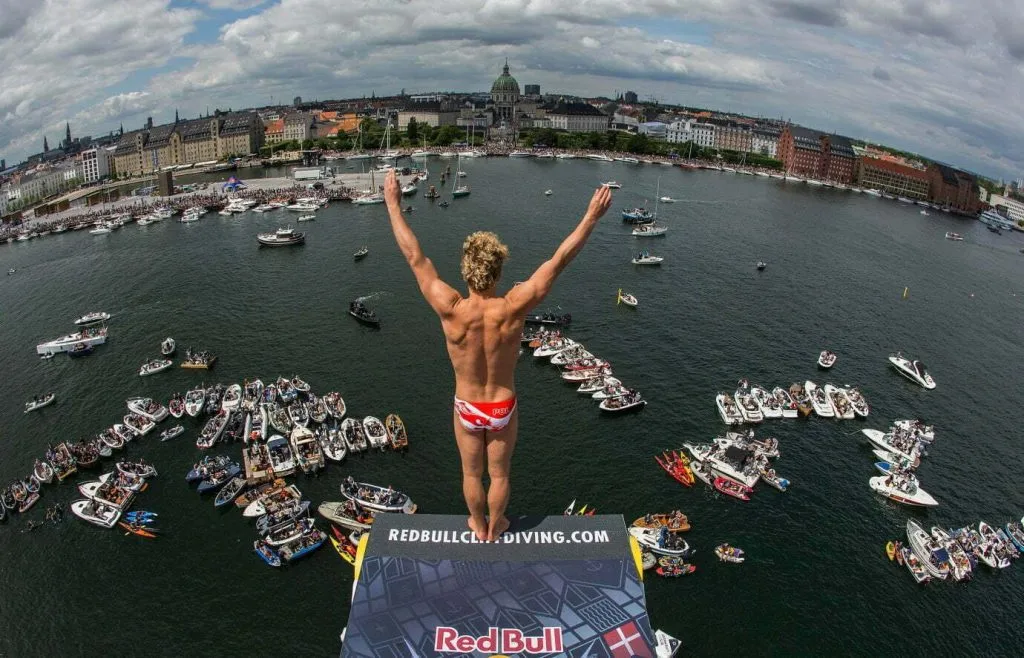 27 meters frit fald fra Operaens tag – Red Bull Cliff Diving er tilbage