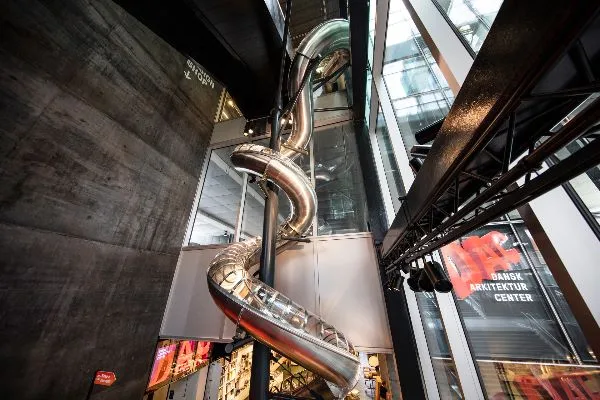 Gigantisk rutsjebane på 40 meter åbner i Dansk Arkitektur Center