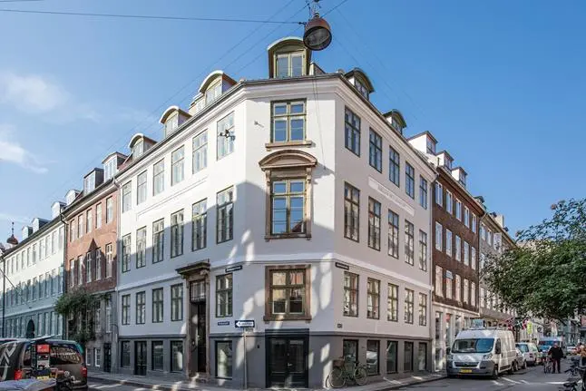 Næstdyreste på boligmarkedet i København: 220 år gammel ejendom i Brolæggerstræde sat til salg