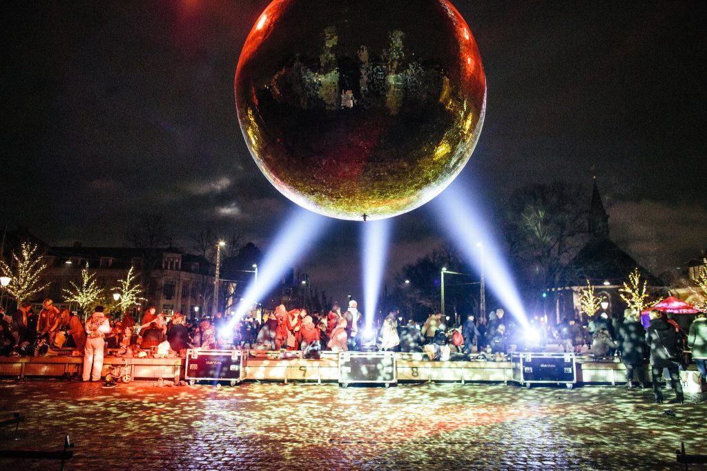 Nyd de fede diskotoner på isen, når Strøm afholder skøjtedisko på Frederiksberg