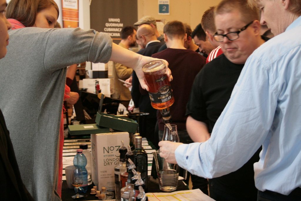 Bliv klogere på gin, whisky og rom, når der afholdes spiritusfestival på Amager denne weekend
