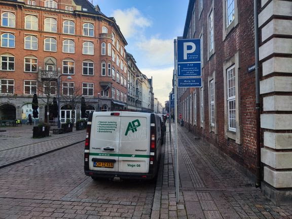 FIRE PARTIER VIL SKABE BEDRE VILKÅR FOR GULPLADEBILER I KØBENHAVN