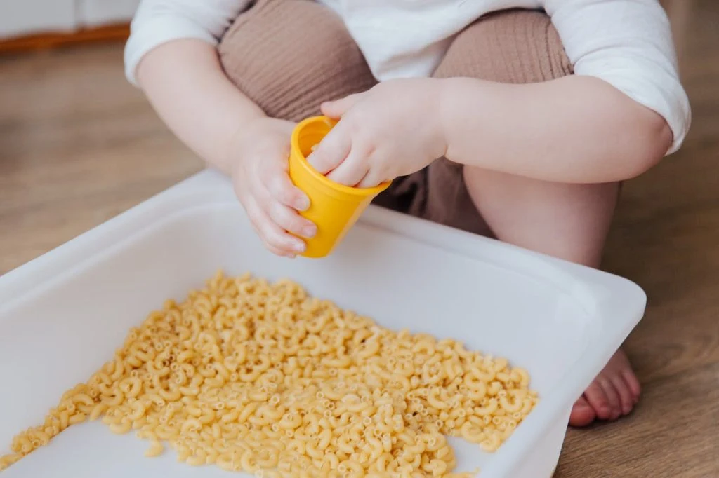Få professionel og kærlig hjælp til amning af din baby