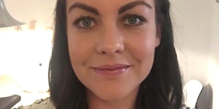 Rie blev brændt af på sin bryllupsdag: Få timer før vielsen kom hjælpen fra uventet side