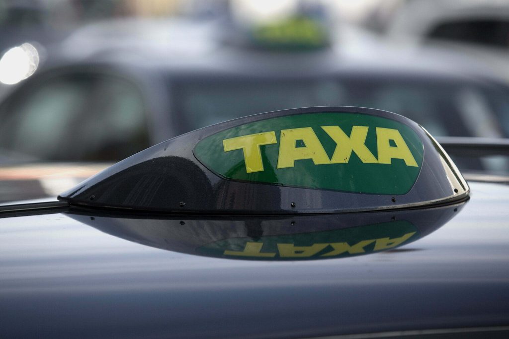 Taxachaufføren Flemming langer ud efter kommunen: ‘Cyklister slingrer mellem vores biler’