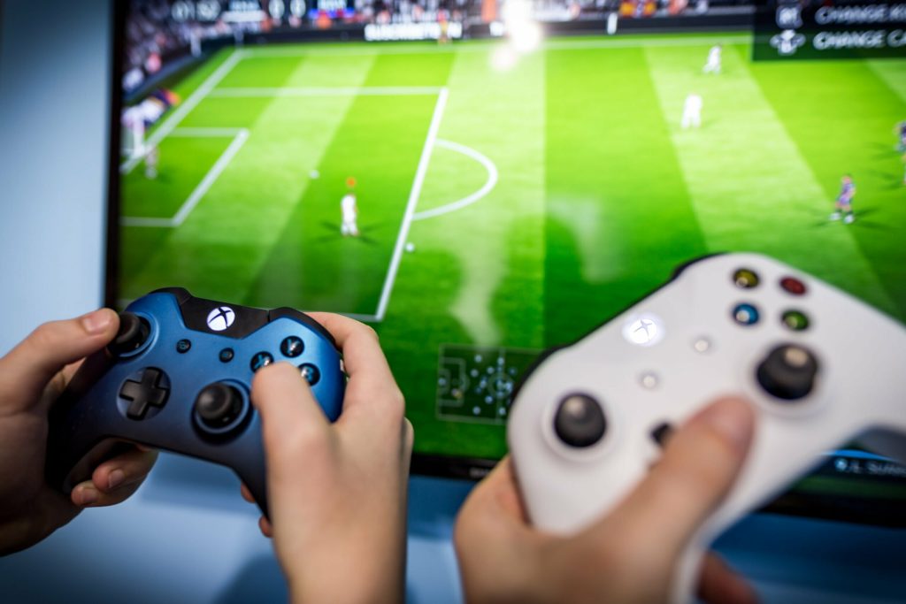 Gymnasie-eleverne konkurrerer i virtuelle hjørnespark: Københavns Private Gymnasium ansætter nye FIFA-trænere