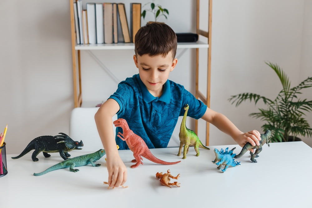 Derfor er børn vilde med dino legetøj