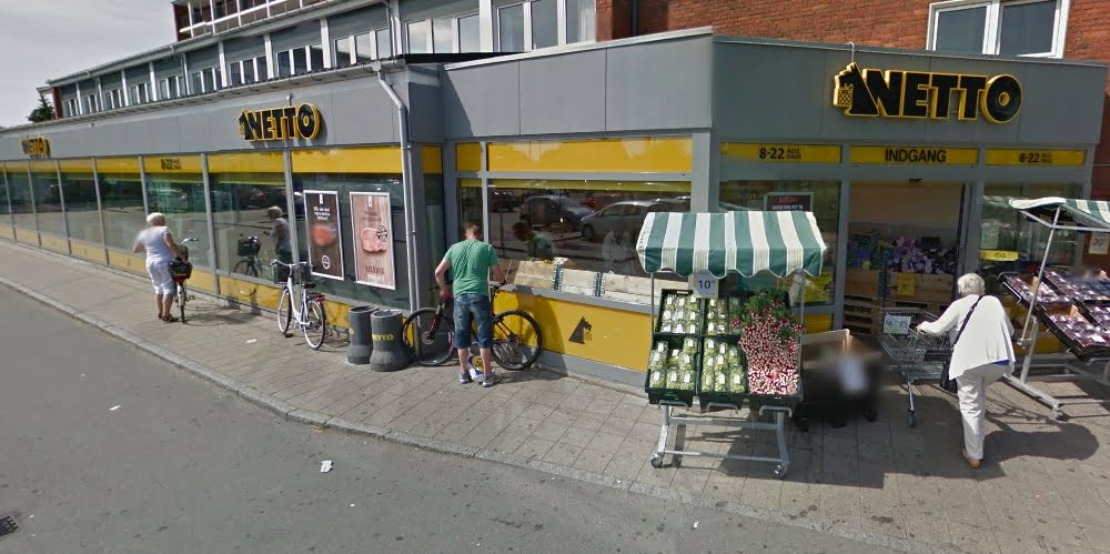 81-årig blev forfulgt af mand i Netto på Amager – ansatte måtte følge hende ud af butikken