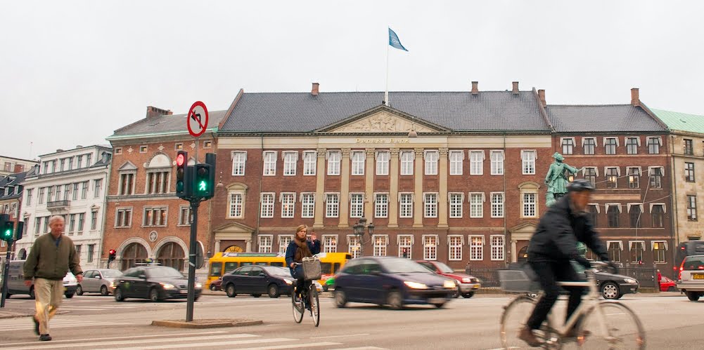Danske Banks hovedkvarter solgt: Nu bliver bygninger til hotel og butikker