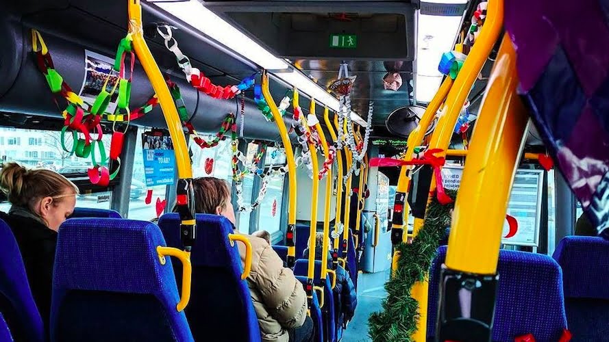 Kør fra Svanemøllen til Lergravsparken med bjældeklang: Bus 4A er fyldt med julepynt
