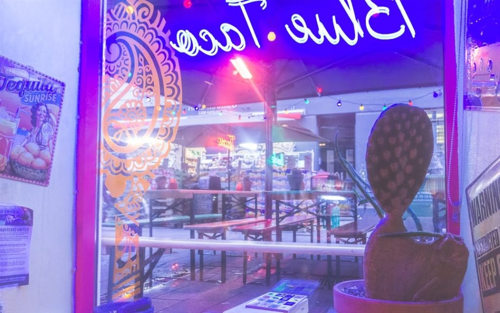 Blue Taco i Blågårdsgade på Nørrebro: Prøv en blå taco med karamelliserede herligheder og uhyrligt stærk dip