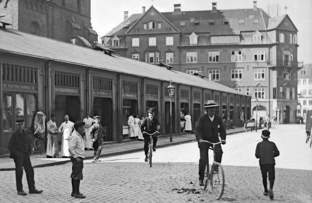Gå på opdagelse i byens historie: 100 år gamle billeder fra København lagt på nettet