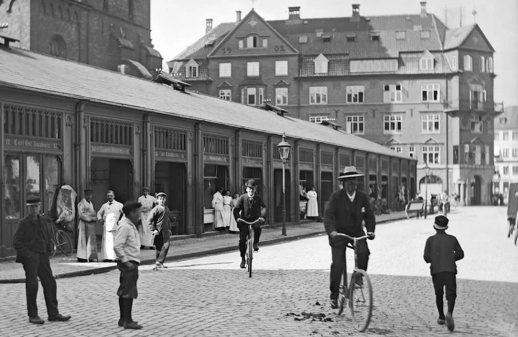 Gå på opdagelse i byens historie: 100 år gamle billeder fra København lagt på nettet