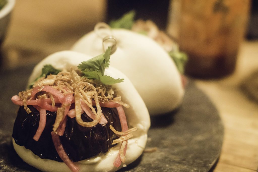 Byens bedste asiatiske tapas: Maobao på Nørrebro serverer fluffy, snaskede og knasende bao’er – og vilde cocktails